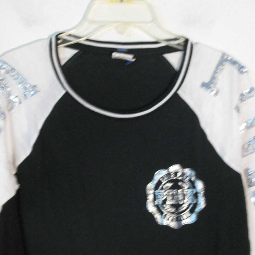 * Pink Victoria's Secret Casual Top Medium Silver Accents Sequins Black White - Picture 2 of 4